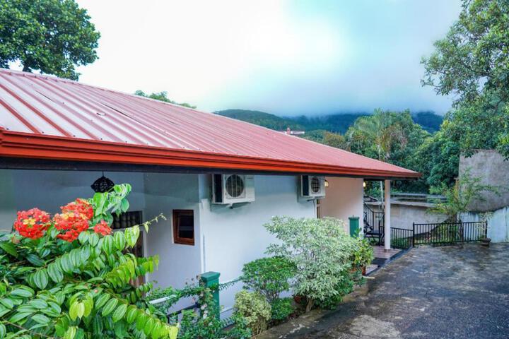 OYO 438 Sarala Residence Hotel
