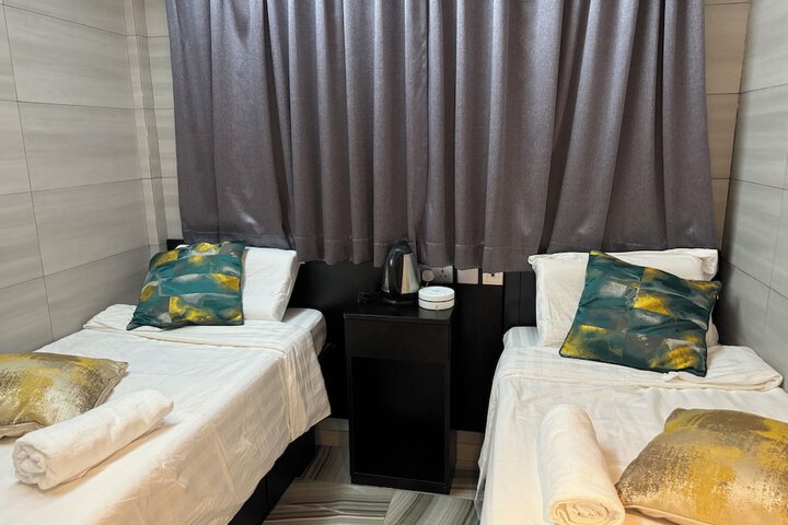 Room 140 of 195