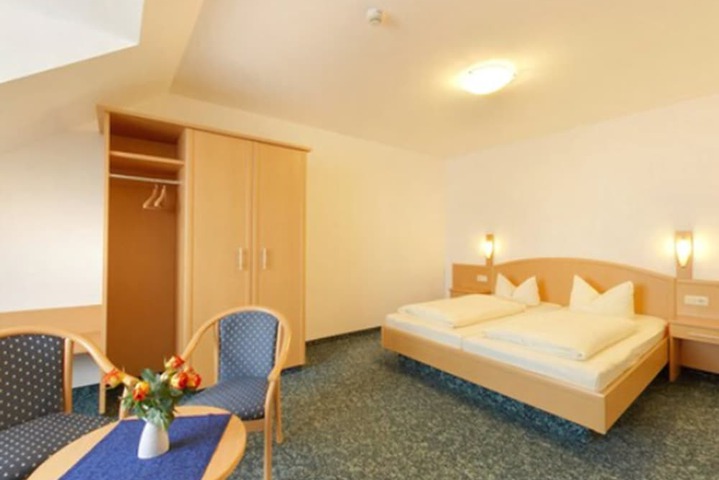 Room 8 of 30
