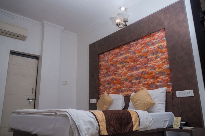 Room 10 of 144