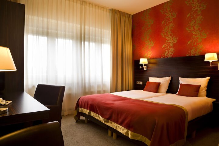 Room 3 of 49