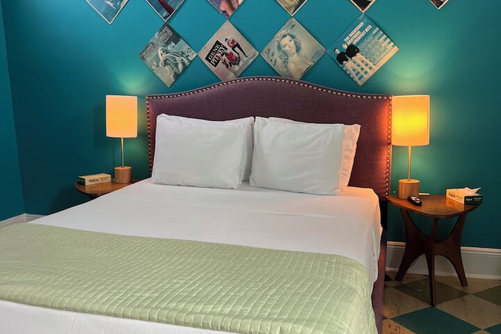Room 44 of 102