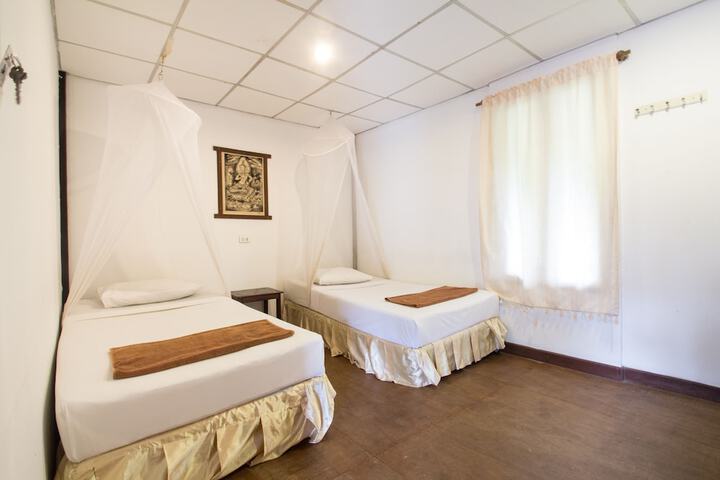 Room 4 of 63