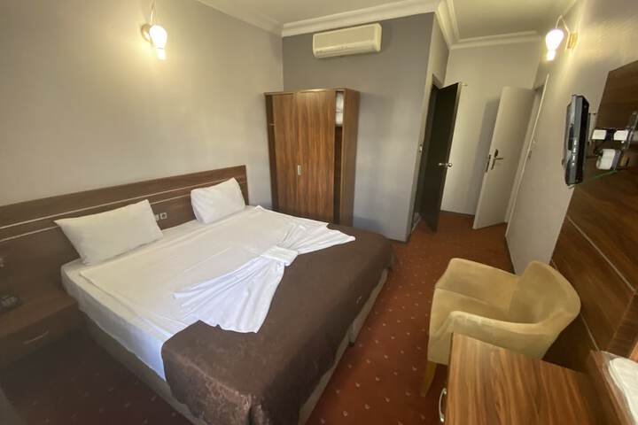 Room 3 of 18
