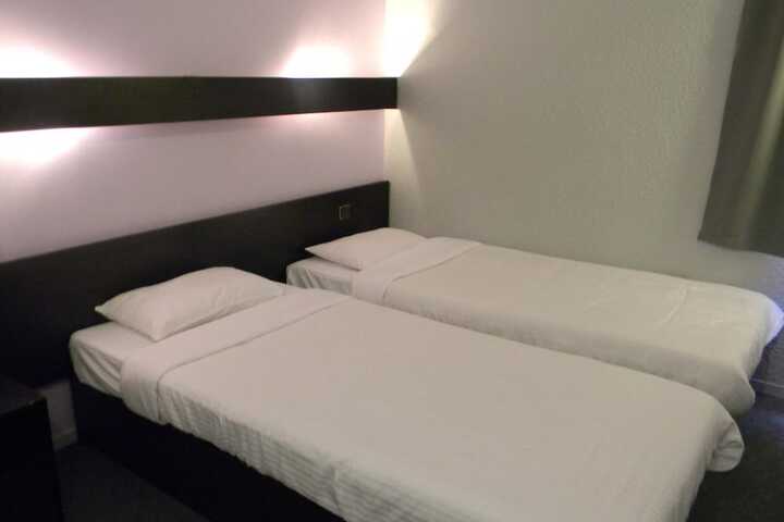 Room 10 of 25