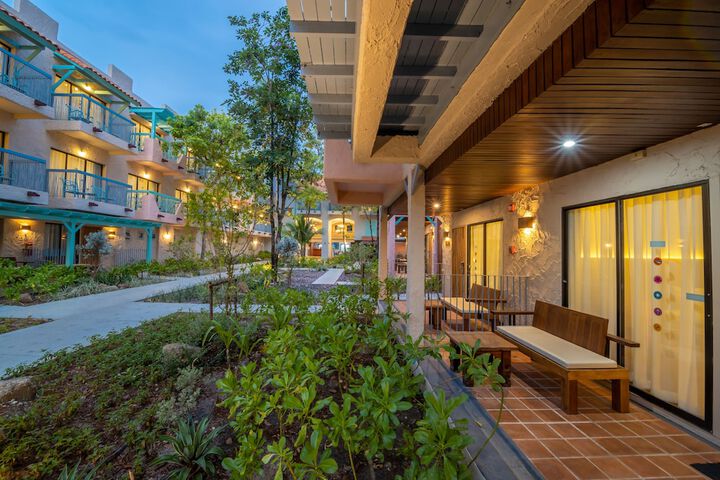 Hotel Exterior 43 of 44
