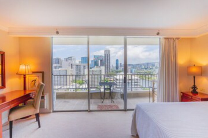Exterior of Awesome Views Studio in Waikiki