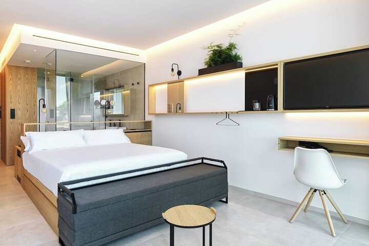 Room 27 of 69