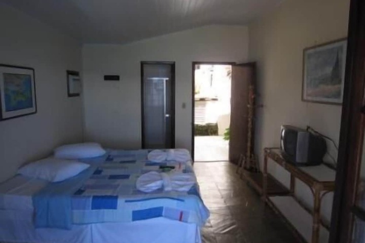 Room 9 of 32