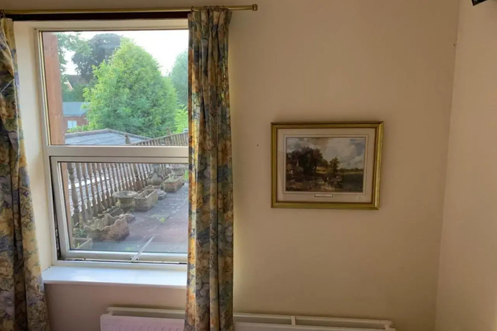Room 4 of 11