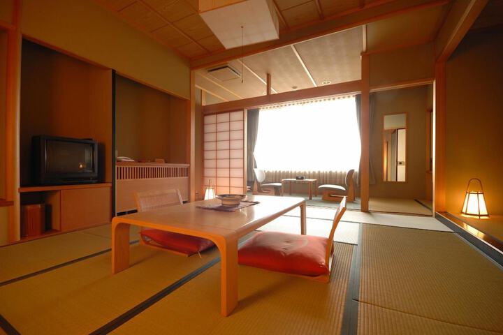 Room 11 of 33