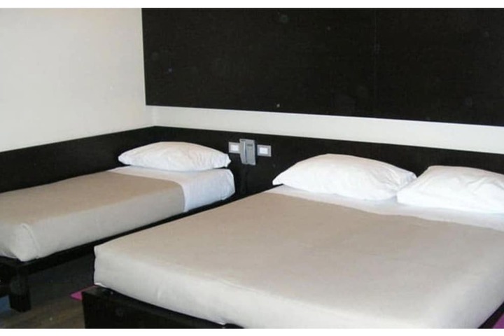 Room 5 of 32