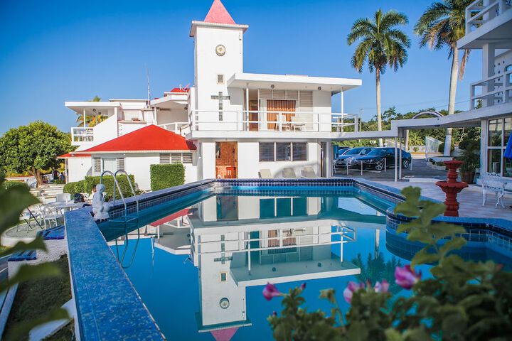 Hotel Pool