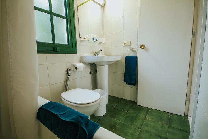 Room 3 of 28