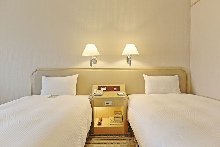 Room 5 of 74