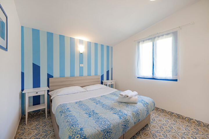 Room 9 of 65