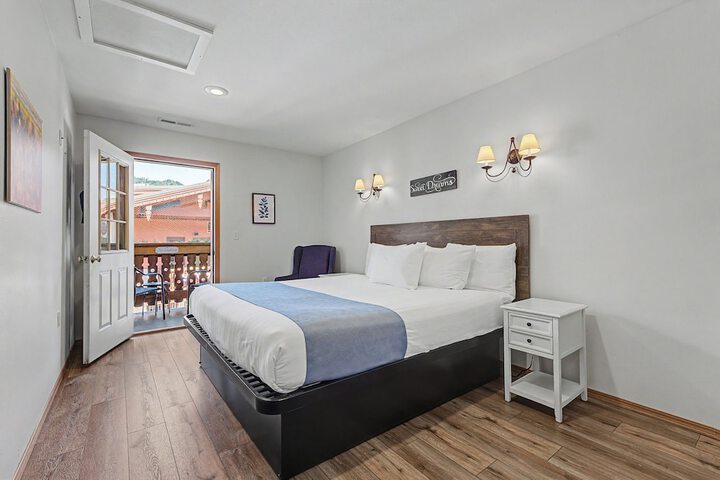 Room 33 of 157