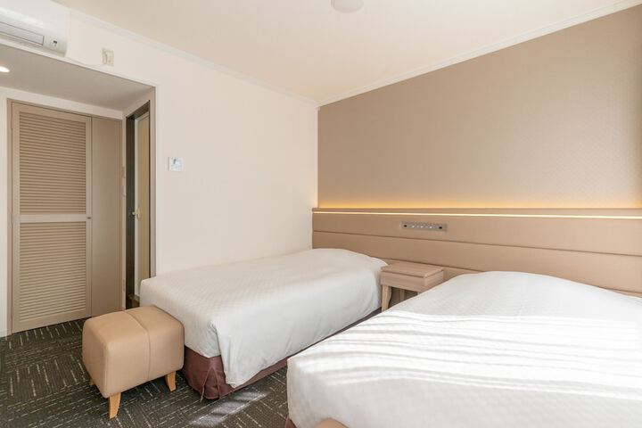 Room 12 of 44