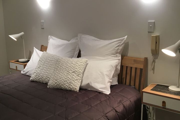 Room 4 of 129