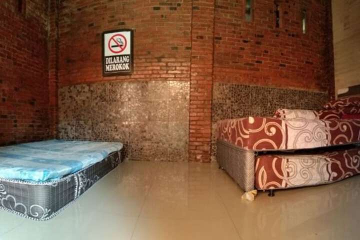 Room 3 of 8