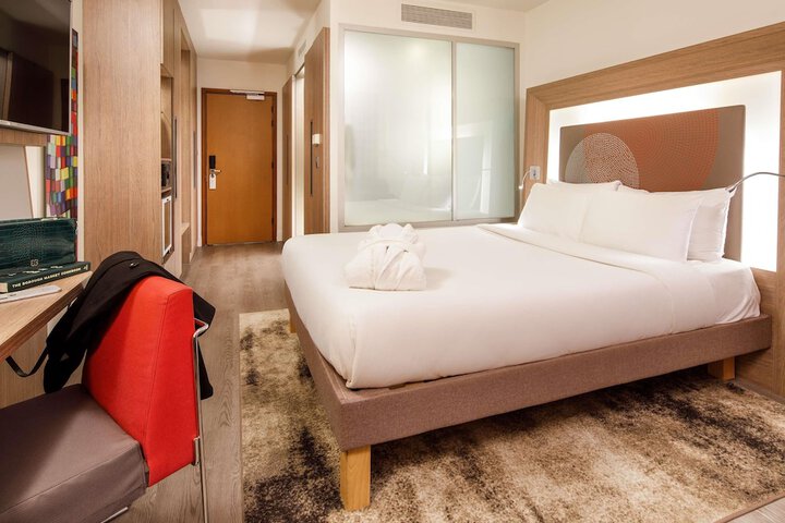 Room 32 of 93