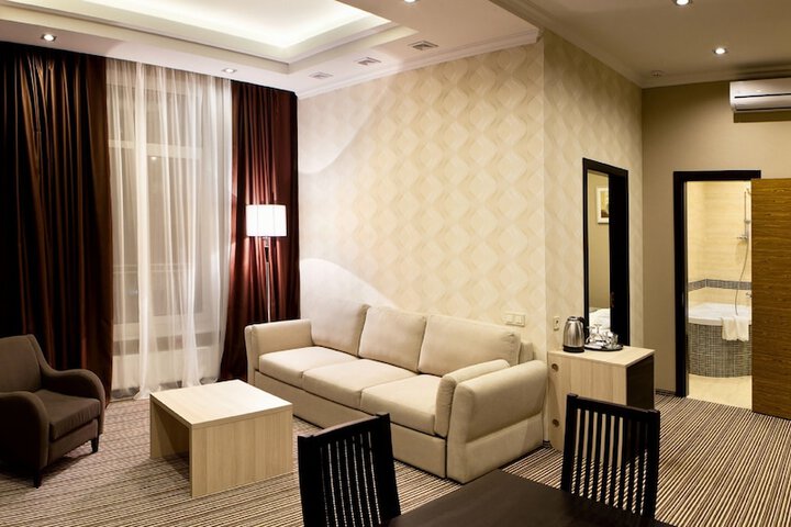 Room 4 of 34