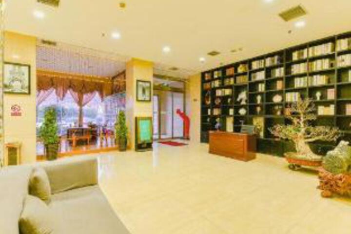 Wutong Boutique Theme Hotel (Nanyang Wollongong Railway Station)