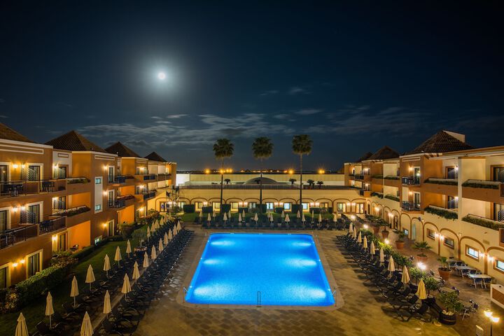 Pool Hotel