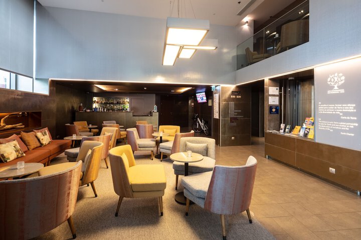 Lounge 79 of 91