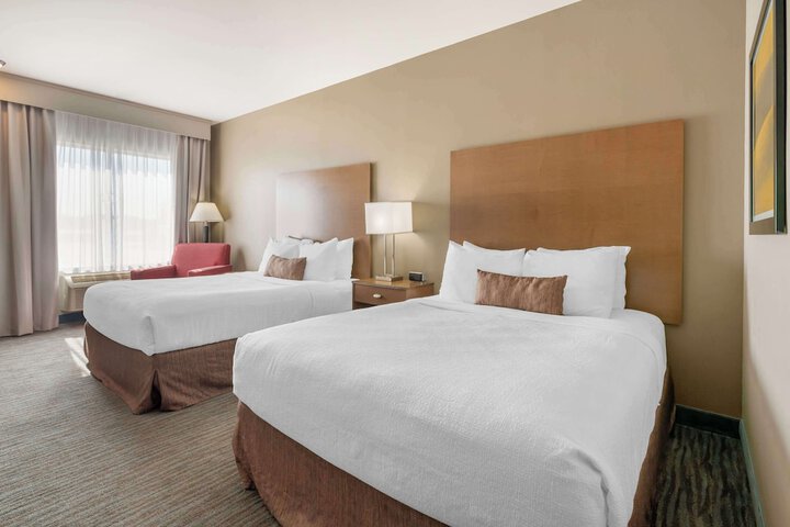 2 Queen Beds Microwave and Refrigerator WiFi Full Breakfast (4 of 21)
