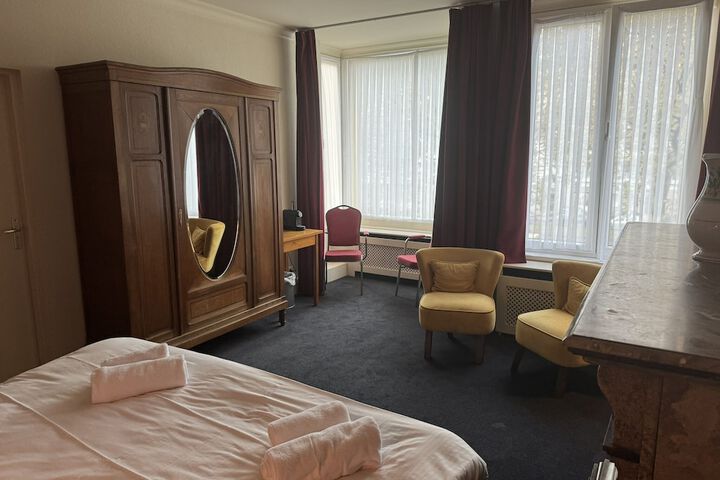 Room 15 of 44