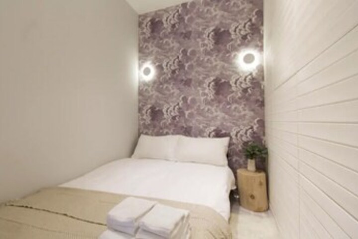 Room 5 of 14