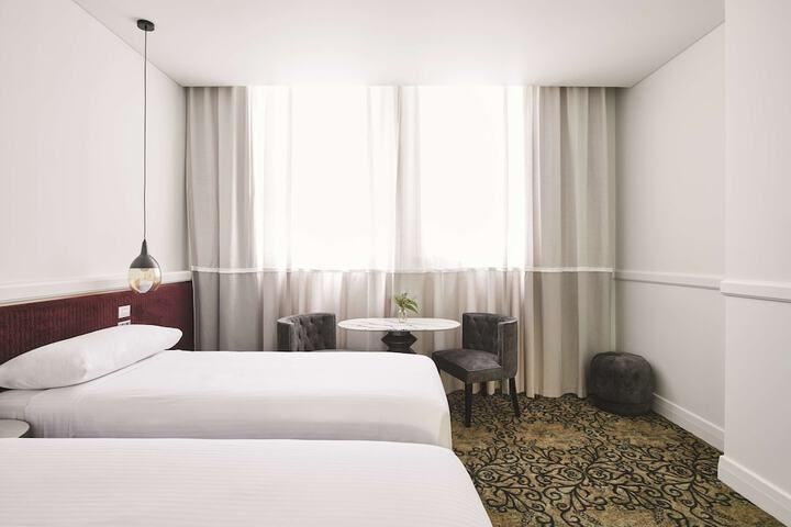 Room 47 of 100