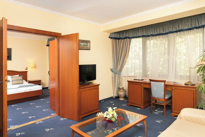 Room 32 of 63