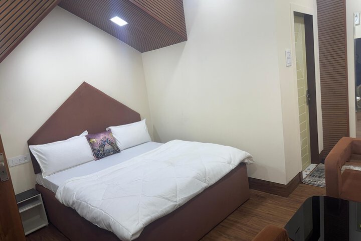 Room 11 of 29