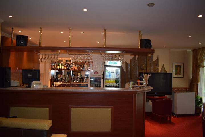 Lounge 26 of 47