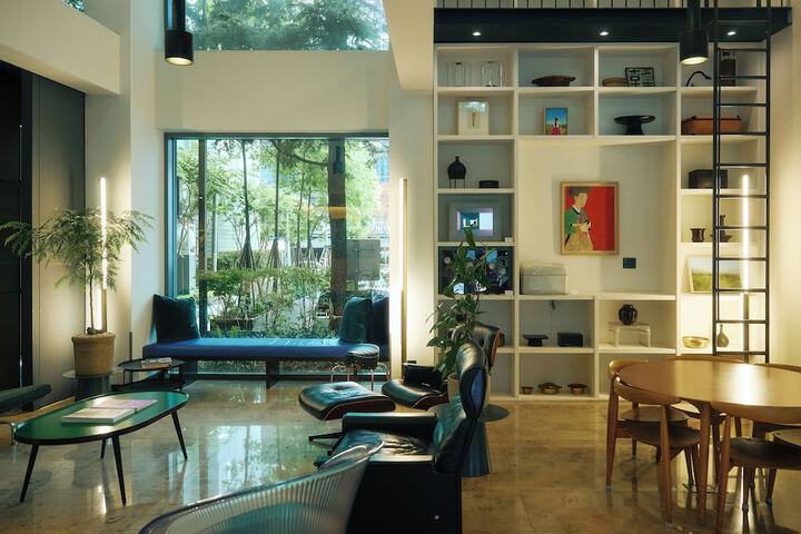 Hotel Lobby