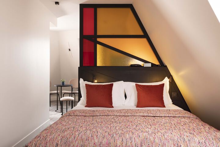 Room 12 of 65