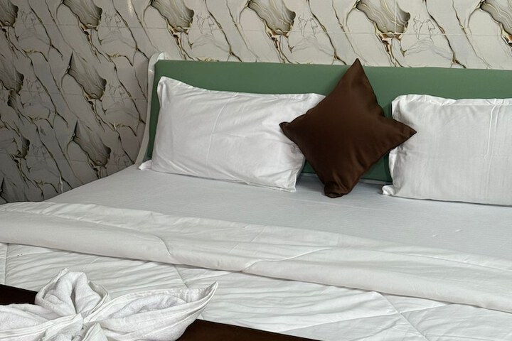 Room 3 of 9