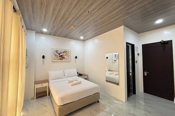 Room 4 of 96