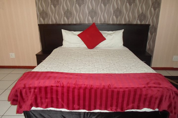 Room 5 of 12