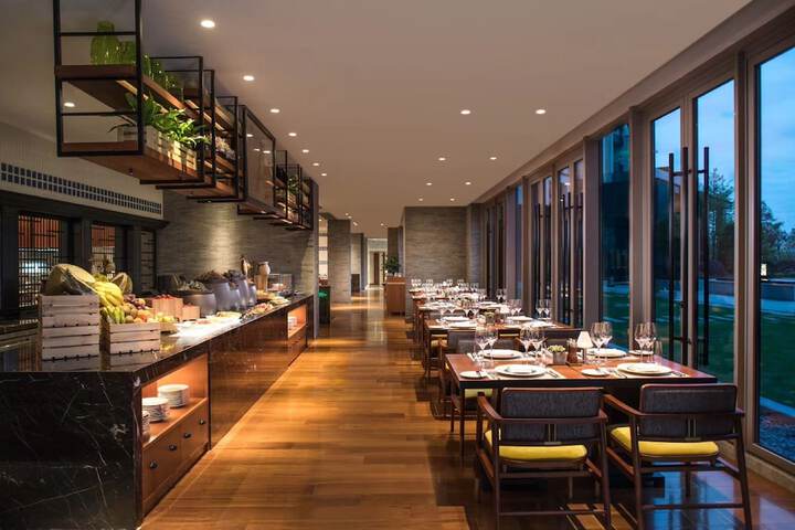 Dining 91 of 110