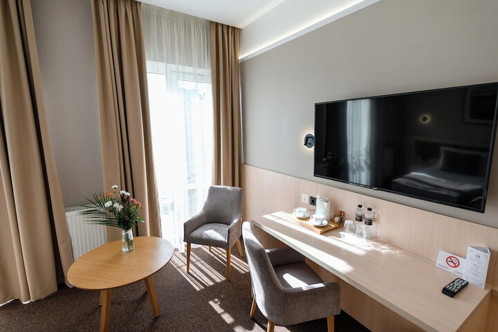 Room 44 of 102