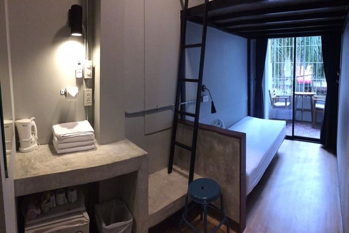 Room 8 of 92