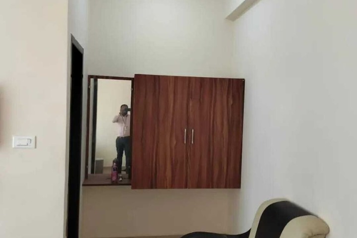 Room 5 of 6