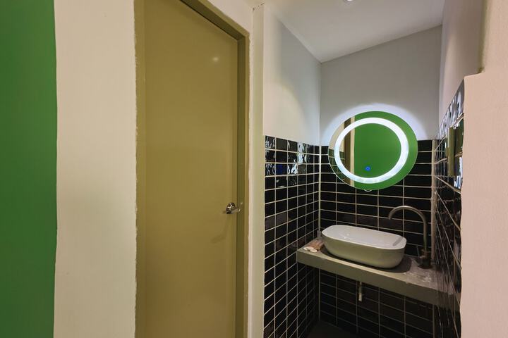 Room 37 of 69