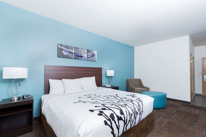 1 King Bed (8 of 28)