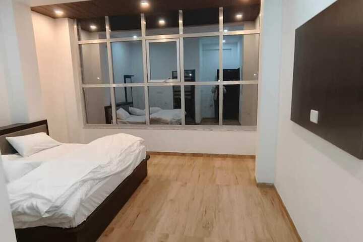 Room 5 of 15