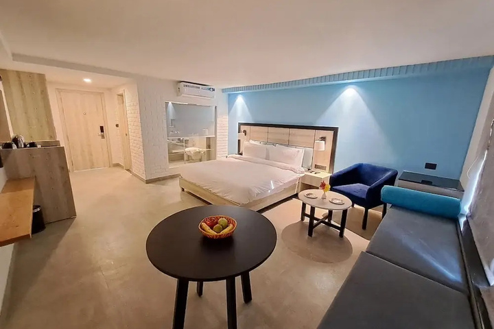 Room 2 of 2
