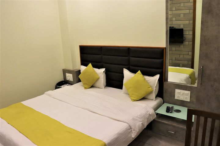 Room 5 of 14